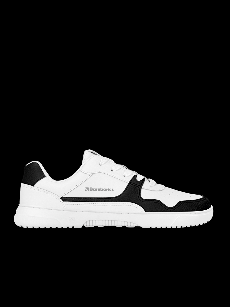 Barefoot Sneakers Barebarics Zing - White & Black - Leather.
Tomaia: pelleFodera: tessutoSoletta: PU + poliestere (rimovibile - antibatterica)Suola: ComfortGrip Neo (gomma)Produzione: Vietnam
Caratteristiche
    Modello unisex popolare disponibile in nuove combinazioni di colori.
Vantaggi delle scarpe barefoot
    Suola ultra flessibile.