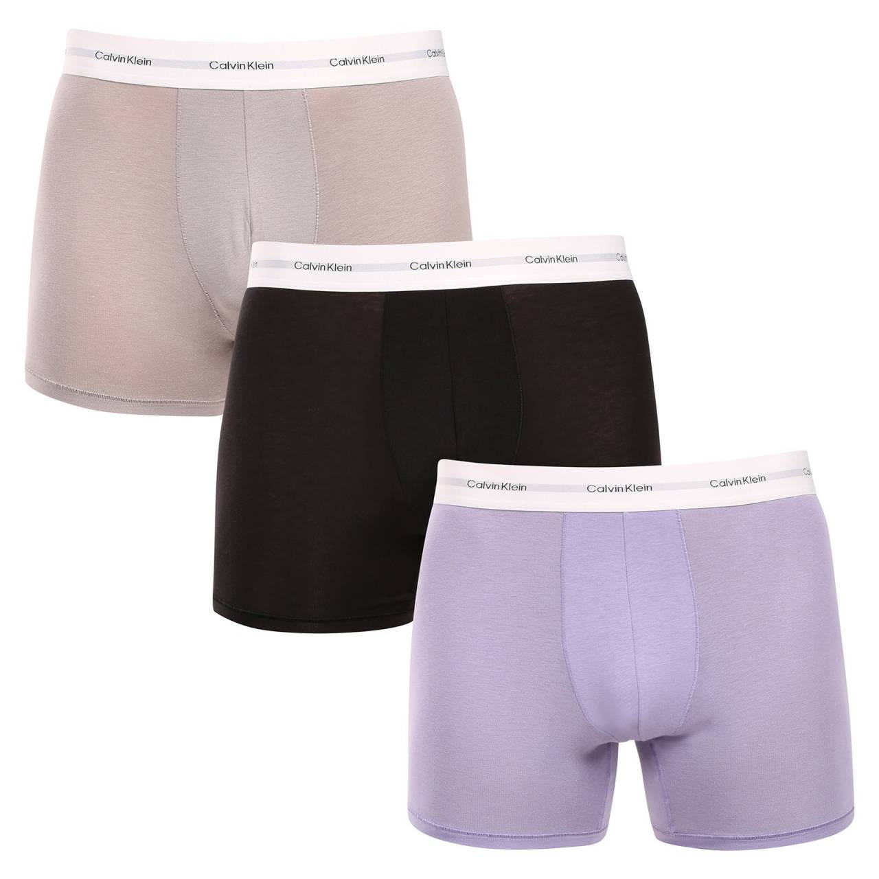 3PACK pánske boxerky Calvin Klein viacfarebné (NB4264-VW6) XL, trenky.
Doprajte si spodnú bielizeň, ktorá spája eleganciu, moderné materiály a perfektný strih.
Prémiový materiál pre celodenné pohodlie
Boxerky Calvin Klein sú vyrobené z modernej zmesi modalu, elastanu a polyesteru.
Dizajn a strih, ktoré vás nesklamú
Boxerky majú dlhšie nohavice, ktoré sa pri nosení nehrnú a poskytujú stabilitu aj pri pohybe.
Prečo si zamilujete boxerky Calvin Klein

Luxusná jemnosť: Materiál je neuveriteľne jemný a príjemný na dotyk.
Perfektné padnutie: Dlhšie nohavice a elastan zabezpečujú, že boxerky perfektne padnú.
Štýlový vzhľad: Kultový tkaný elastický pás v kontrastnej farbe.

Spodná bielizeň Calvin Klein patrí medzi najobľúbenejšie na svete
Táto kultová značka sa stala základným kameňom módneho priemyslu a tieto boxerky potvrdzujú, že Calvin Klein dokáže dokonale skombinovať pohodlie, kvalitu a moderný vzhľad.
Ako sa starať o boxerky Calvin Klein
Aby vám vaše obľúbené spodné prádlo vydržalo čo najdlhšie, odporúčame dodržiavať tieto pokyny na údržbu.

Pranie: Perte na 30 °C v jemnom cykle, ideálne naruby.
Sušenie: Môžete sušiť v sušičke pri nízkej teplote.
Žehlenie: Nežehlite, materiál to nevyžaduje.

Tip: Nájdenie správneho kusu spodnej bielizne, ktorý vám perfektne sedí, môže byť niekedy náročné.