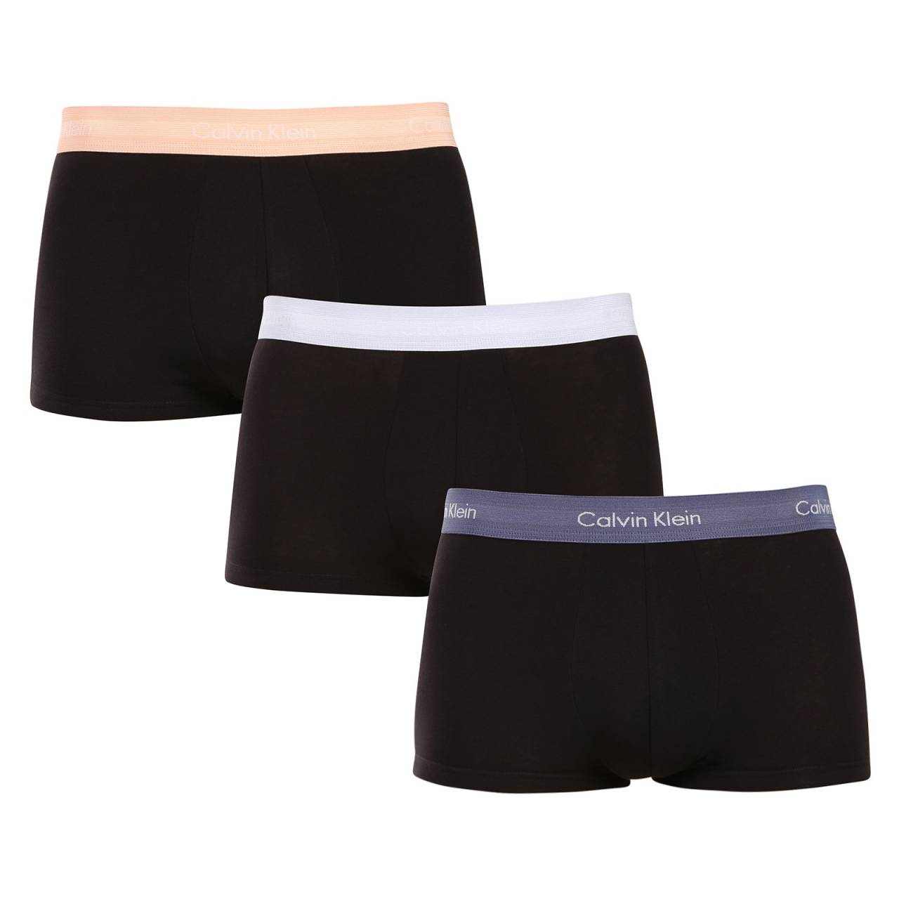 3PACK herenboxershort Calvin Klein zwart (U2664G-VXQ) M.
Deze set Calvin Klein herenboxerslips brengt niet alleen totaal comfort, maar ook tijdloze en moderne stijl.
Kwaliteitsmateriaal voor dagelijks gebruik
Calvin Klein boxershorts zijn gemaakt van eersteklas katoen met een vleugje elastaan, wat zachtheid, ademend vermogen en flexibiliteit garandeert.
Kortere slip voor maximale bewegingsvrijheid
Calvin Klein boxerslips hebben kortere pijpjes, waardoor ze de ideale keuze zijn voor wie de voorkeur geeft aan vrijer bewegen en minimale beperkingen.
Voordelen die je elke dag zult waarderen

Ademend katoen: Houdt je de hele dag fris.


Flexibiliteit dankzij elastaan: De boxershorts passen zich perfect aan je lichaam aan en beperken je niet in je bewegingen.


Stijlvol geweven rubber: Het Calvin Klein-logo geeft de boxers een tijdloze look.

Calvin Klein ondergoed geeft je een unieke stijl
Calvin Klein herenondergoed is een van de paradepaardjes van de mode-industrie.
Hoe verzorg ik Calvin Klein boxers
Om ervoor te zorgen dat de boxerslips lang hun kwaliteit en comfort behouden, raden we aan de volgende richtlijnen te volgen:

Wasgoed: Was de boxers op 30°C om de zachtheid van het materiaal te behouden.


Drogen: Kan veilig worden gedroogd in een wasdroger op lage temperaturen.


Strijken: Boxershorts hoeven niet gestreken te worden.

Tip: Het juiste ondergoed vinden dat perfect bij je past, kan een uitdaging zijn.