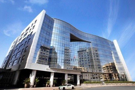 Spojené arabské emiráty Dubaj Grand Cosmopolitan 8 dňový pobyt Raňajky Letecky Letisko: Praha September 2026 ( 7/09/26-14/09/26)