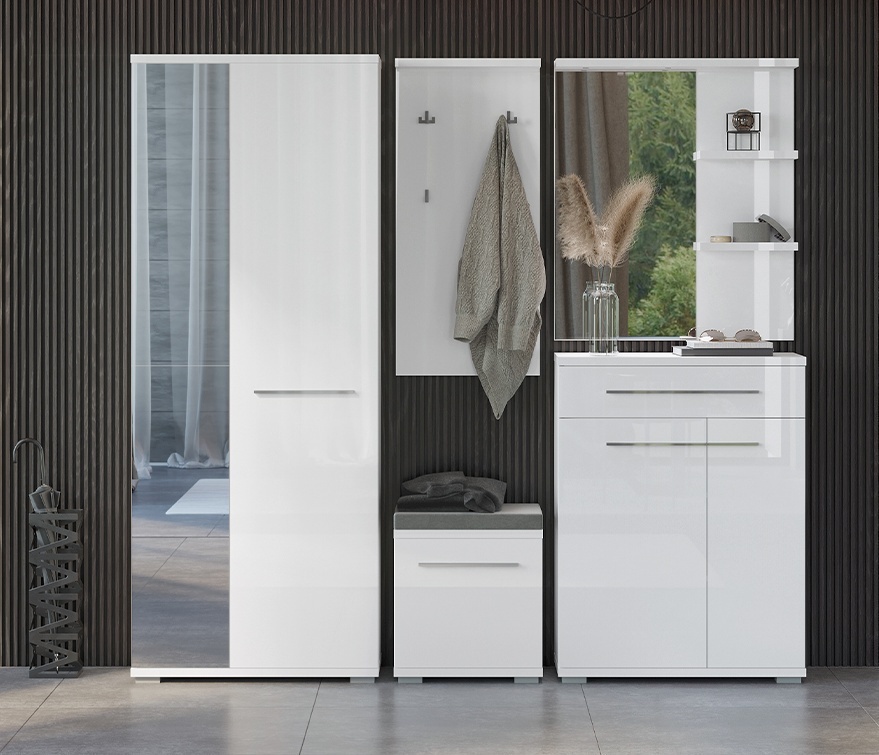 Predsieň tiana - biela.

 

 

Zostava pochádza z kolekcie Tiana, ktorá sa vyznačuje moderným vzhľadom, a taktiež kvalitným spracovaním.

 

 

Predsieň Tiana je tvorená dvojdverovou skriňou so zrkadlom, výsuvnou šatníkovou tyčou a policou, dvojdverovou komodou s 2 policami a zásuvkou, botníkom s policou a čalúneným sedákom, vešiakovým panelom so 6 háčikmi a zrkadlom s LED osvetlením a 2 poličkami.

 

 

Všetok nábytok je vyrobený z kvalitného lamina.

 

Predsieň Tiana sa skladá z týchto prvkov:


	Predsieňová skriňa 2D so zrkadlom Tiana - 76x194x35cm (š, v, h)
	Predsieňová komoda Tiana - 76x101x35 cm (š, v, h)
	Čalúnený botník Tiana - 46x53x35cm (š, v, h)
	Vešiakový panel Tiana - 46x100x17cm (š, v, h)
	Predsieňové zrkadlo s policami a LED osvetlením Tiana - 76x70x3,3cm (š, v, h)


 


Všetky produkty z kolekcie Tiana nájdete nižšie v súvisiacom tovare.