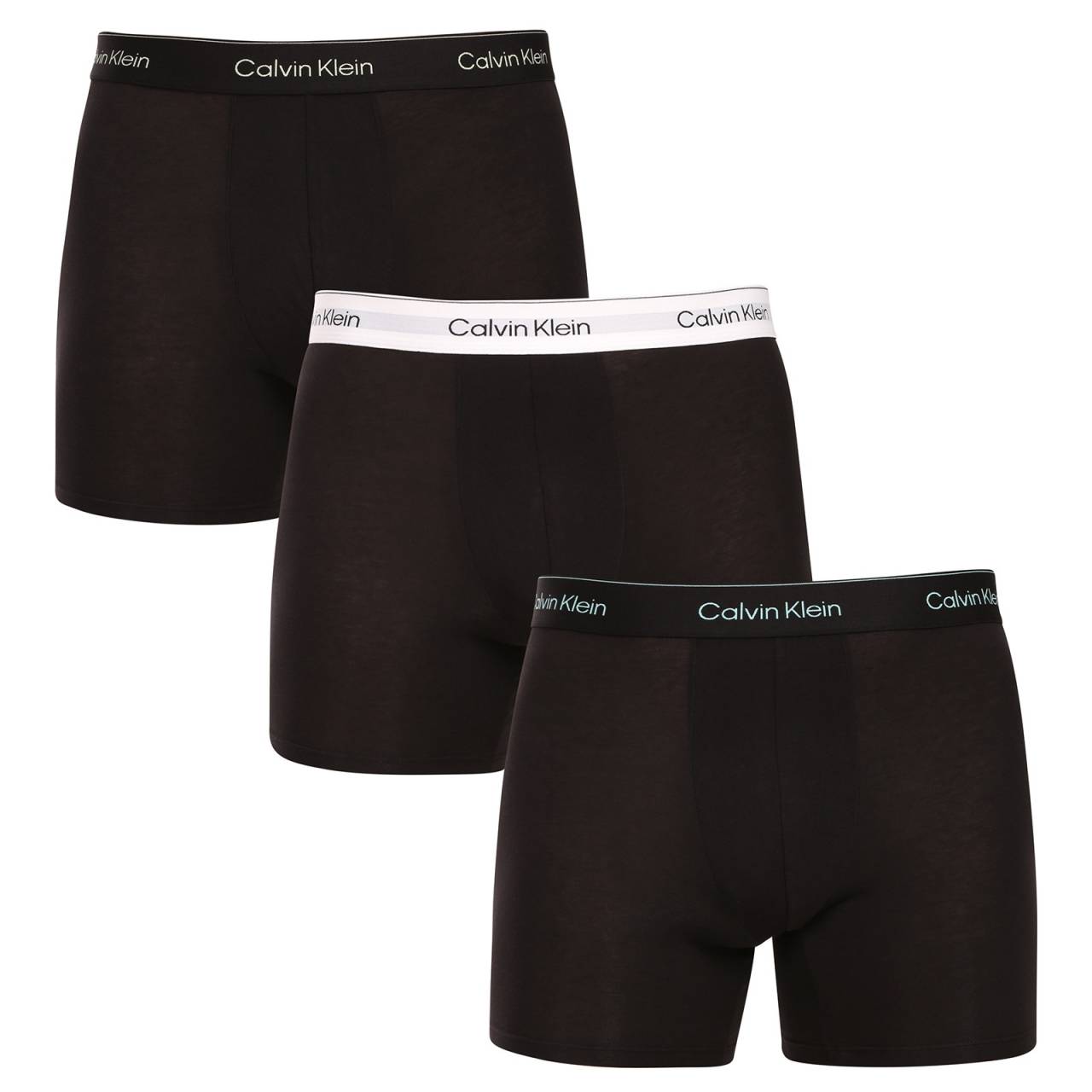 3PACK Herren Klassische Boxershorts Calvin Klein schwarz (NB4394-VR9) M.
Genießen Sie ultimativen Komfort und Luxus mit den Calvin Klein Boxershorts für Männer in elegantem Schwarz.
Hochwertiges Material für ganztägigen Komfort
Die Boxershorts sind aus einer hochwertigen Mischung aus Baumwolle und Elastan gefertigt.
Elegantes Design und praktischer Schnitt
Die schwarze Farbe und der gewebte Gummizug mit kontrastierendem Calvin Klein-Logo sorgen für einen stilvollen und zeitlosen Look.
Warum Sie Calvin Klein Boxershorts lieben werden

Hochwertiges Material: Die Kombination aus Baumwolle und Elastan sorgt für Weichheit, Atmungsaktivität und Flexibilität für maximalen Komfort während des ganzen Tages.


Elegantes Design: Die zeitlose schwarze Farbe und das kultige, aufgestickte Calvin Klein-Logo verleihen den Boxershorts einen eleganten Look, der zu jedem Anlass passt.


Praktischer Schnitt: Die längeren Beine und die anpassungsfähige Passform bieten zusätzlichen Komfort und Bewegungsfreiheit, ideal für Freizeit, Beruf und Berufung.

Calvin Klein Unterwäsche wird von Menschen auf der ganzen Welt geliebt
Calvin Klein Herrenunterwäsche gehört zu den Aushängeschildern der Modeindustrie.
So pflegen Sie Ihre Calvin Klein Boxershorts
Damit Ihre neuen Boxershorts so lange wie möglich ihr Aussehen und ihre Qualität behalten, sollten Sie diese einfachen Richtlinien befolgen:

Wäscherei: Der Stift hat eine Höchsttemperatur von 30 °C.


Trocknen:  Das Trocknen im Wäschetrockner wird nicht empfohlen - Lufttrocknung ist die beste Option.


Bügeln: Boxershorts müssen nicht gebügelt werden, was Ihnen Zeit und Mühe erspart.

Tip: Die Suche nach Ihrer Lieblingsunterwäsche kann sehr langwierig sein, deshalb möchten wir, dass Ihre Lieblingsstücke lange halten.