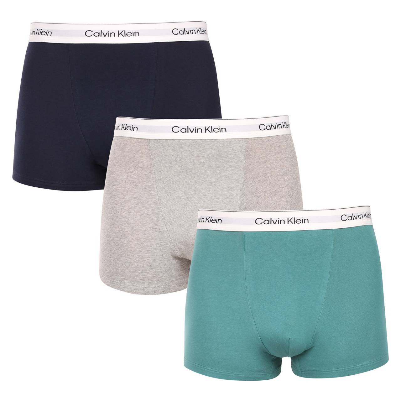 3PACK Herren Klassische Boxershorts Calvin Klein mehrfarbig (NB4286-VR1) 4XL.
Genießen Sie ultimativen Komfort und Luxus mit den Calvin Klein Boxershorts für Männer in elegantem Schwarz.
Hochwertiges Material für ganztägigen Komfort
Die Boxershorts sind aus einer hochwertigen Mischung aus Baumwolle und Elastan gefertigt.
Elegantes Design und praktischer Schnitt
Die schwarze Farbe und der gewebte Gummizug mit kontrastierendem Calvin Klein-Logo sorgen für einen stilvollen und zeitlosen Look.
Warum Sie Calvin Klein Boxershorts lieben werden

Hochwertiges Material: Die Kombination aus Baumwolle und Elastan sorgt für Weichheit, Atmungsaktivität und Flexibilität für maximalen Komfort während des ganzen Tages.


Elegantes Design: Die zeitlose schwarze Farbe und das kultige, aufgestickte Calvin Klein-Logo verleihen den Boxershorts einen eleganten Look, der zu jedem Anlass passt.


Praktischer Schnitt: Die längeren Beine und die anpassungsfähige Passform bieten zusätzlichen Komfort und Bewegungsfreiheit, ideal für Freizeit, Beruf und Berufung.

Calvin Klein Unterwäsche wird von Menschen auf der ganzen Welt geliebt
Calvin Klein Herrenunterwäsche gehört zu den Aushängeschildern der Modeindustrie.
So pflegen Sie Ihre Calvin Klein Boxershorts
Damit Ihre neuen Boxershorts so lange wie möglich ihr Aussehen und ihre Qualität behalten, sollten Sie diese einfachen Richtlinien befolgen:

Wäscherei: Der Stift hat eine Höchsttemperatur von 30 °C.


Trocknen:  Das Trocknen im Wäschetrockner wird nicht empfohlen - Lufttrocknung ist die beste Option.


Bügeln: Boxershorts müssen nicht gebügelt werden, was Ihnen Zeit und Mühe erspart.

Tip: Die Suche nach Ihrer Lieblingsunterwäsche kann sehr langwierig sein, deshalb möchten wir, dass Ihre Lieblingsstücke lange halten.