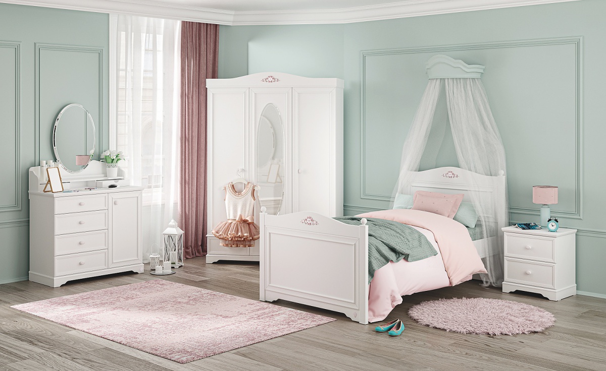 Detská izba ballerina - biela.

 

Set sa skladá z piatich kusov nábytku, ktoré spolu tvoria dokonalý celok.

 

Matrac nie je súčasťou, ale z nášho sortimentu vám môžeme odporučiť matrac o rozmere 120x200cm, ktorých výber nájdete v súvisiacich produktoch nižšie.

 

Kombinácia kvalitného lamina a MDF na predných častiach, spolu s bezpečným a tichým zatváranim dverí i zásuviek s funkciou samovoľného dojazdu, poskytuje maximálny komfort.

 

Detská izba Ballerina sa skladá z týchto prvkov:


	Kombinovaná komoda Ballerina - 101x86x48cm (š, v, h)
	Zrkadlo ku komode Ballerina - 98x84x19cm (š, v, h)
	Trojdverová skriňa Ballerina so zrkadlom - 140x204x60cm (š, v, h)
	Rustikálna biela posteľ 120x200 Ballerina - 126x108x209cm (š, v, h)
	Nočný stolík Ballerina - 53x58x38cm (š, v, h)


 

Všetky ďalšie odporúčané produkty nájdete v súvisiacom tovaru nižšie.