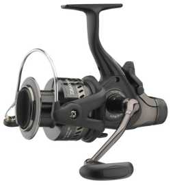 Daiwa navijak emcast br 3500 a.
 
 
  
 
 
 7 guľkových ložísk
 
 AirBail
 
 Rolnička Twist Buster II
 
 Infinite anti-reverse
 
 hliníková cievka
 
 Mäkký úchop kľučky
 
 Frézovaná hliníková rukoväť
 
 CNC frézovaná kľučka a náhradné dvojitá kľučka
 
 Zotrvačníková rotácie GyroSpin
 
 Trvanlivé pierko preklápača
 
 Náhradná hliníková cievka