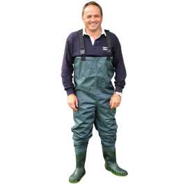 Shakespeare prsačky sigma nylon pvc vhest wader cleated sole-veľkosť 9.
 
 
 Technické údaje:
 
 
 odolný materiál Nylon / PVC 
 o 35% ľahšie ako klasické gumové prsačky 
 o 25% odolnejšie ako gumové prsačky 
 pevné PVC topánky s profilovanou protišmykovou podrážkou 
 podlepené švy 
 nastaviteľné traky