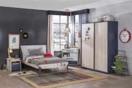 Študentská izba lincoln - dub/dub modrý/tmavomodrý.

 

S komodou Lincoln získate praktický úložný priestor, ktorý je tvorený štyrmi praktickými šuplíkmi a otvoreným priestorom.

 

Nočný stolík sa jednoducho rozloží na taburet a jedná sa tak o multifunkčný nábytok.

 

Študentská posteľ už na prvý pohľad zaujme svojím prevedením.

 

Kolekcia Lincoln bola vyrobená z kvalitného lamina a odolnej MDF dosky.

 

Študentská izba sa skladá z týchto prvkov:


	Veľká šatníková skriňa s posuvnými dverami Lincoln – 163x203x58cm (š, v, h)
	Zásuvková komoda Lincoln - 80x83x46cm (š, v, h)
	Nočný stolík 2v1 Lincoln - 55x48x41cm (š, v, h)
	Študentská posteľ 120x200cm s vankúšom Lincoln - 129x102x214cm (š, v, h)


 

Všetky produkty z kolekcie Lincoln nájdete nižšie v súvisiacich produktoch.