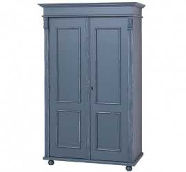 Dvojdverová šatníková skriňa hetie 245 - modrá patina.

 

Dvojdverová skriňa Hetie ponúka úložný priestor na zavesenie predovšetkým na šatníkovej tyči. Nad tyčou je jedna veľká polica na uloženie skladaného oblečenia.

Povrchy skrine sú opatrené farebným náterom v modrej farbe (P051A).

 

Výrobok je dodávaný v zmontovanom stave a veľmi pevná konštrukcia umožňuje použitie po naozaj dlhú dobu.

 

Rozmery šatníkovej skrine Hetie sú 110x180x58cm (š, v, h).

 

Na prehliadnutie ďalších masívnych kúskov nábytku od tohto výrobcu kliknite TU.

 

Farba na fotografii sa môže ľahko líšiť oproti reálnemu výrobku. Príčinnou môže byť zobrazovanie farieb monitora či rôzne nasvietenie výrobkov pri fotení.


Z dôvodov výroby masivného nábytku na zákazku, sme nútení požadovať od zákazníka zálohu v minimálnej výške 30% z ceny nábytku.