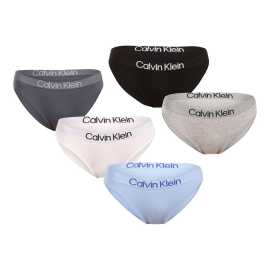 5PACK Damen Slips Calvin Klein mehrfarbig (QD5332-31G) L.
Verleihen Sie Ihrer Garderobe einen Hauch von Luxus und Exklusivität mit den Damenhosen von Calvin Klein in schlichter Farbgebung.
Hochwertiges Material für ganztägigen Komfort
Calvin Klein Höschen sind aus einer hochwertigen Baumwoll-Elastan-Mischung gefertigt und bieten Weichheit, Atmungsaktivität und ein ganztägiges Hautgefühl.
Elegantes Design und praktischer Schnitt
Der gewebte Gummizug mit dem kultigen Logo verleiht ihm einen luxuriösen Touch.
Warum ein Calvin Klein-Höschen?

Hochwertiges Material für ultimativen Komfort und eine perfekte Passform.


Zeitloses Design mit kultigem gewebtem Gummi.


Eine gute Wahl für den Alltag und besondere Anlässe.

Calvin Klein Unterwäsche wird von Menschen auf der ganzen Welt geliebt
Die außergewöhnliche Unterwäsche von Calvin Klein gehört zu den Aushängeschildern der Modeindustrie.
Pflegehinweise für Calvin Klein-Slips
Befolgen Sie diese einfachen Schritte, um Qualität und Komfort zu erhalten:

Wäscherei: Bis zu einer Höchsttemperatur von 30 °C.


Trocknen: Sie können die Höschen auf niedriger Stufe im Wäschetrockner trocknen oder an der Luft trocknen lassen, ohne dass sie direktem Sonnenlicht ausgesetzt sind, damit die Farben intensiv bleiben.


Bügeln: Bügeln ist nicht nötig, was Zeit spart.

Tip: Die Suche nach Ihrer Lieblingsunterwäsche kann sehr langwierig sein, deshalb möchten wir, dass Ihre Lieblingsstücke lange halten.