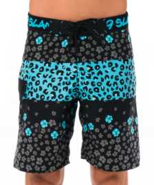 Maillots de bain hommes 69SLAM LEOBISCUS (SLLLBC-PM) L.
Profitez pleinement de l'été avec un maillot de bain de 69SLAM - le choix idéal pour ceux qui recherchent un maximum de confort, de fonctionnalité et de style distinctif.
Léger, séchage rapide et prêt à l'action
Le maillot de bain est fabriqué en 100% polyester, la matière idéale pour s'amuser dans l'eau et bouger activement.
Coupe pratique et détails bien pensés
La coupe classique assure une tenue confortable et une couverture suffisante.
Qu'est-ce qui fait la spécificité de la marque 69SLAM ?
La marque 69SLAM, originaire de Bali, est un symbole de liberté, de créativité et de style de vie débridé.
Comment entretenir votre maillot de bain :

Blanchisserie: Lavez les maillots de bain idéalement à la main ou en machine à laver avec un programme doux à 30 °C.
Séchage : Ne le séchez pas dans le sèche-linge.
Repassage: Ne repassez pas le maillot de bain : la matière n'en a pas besoin et les températures élevées pourraient l'endommager.