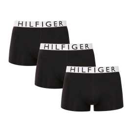 3PACK Moške boksarice Tommy Hilfiger črne (UM0UM03467 0XK) XL.
Stavite na brezčasen slog, ki združuje eleganco in funkcionalnost.
Funkcionalni material naslednje generacije za vaše udobje
Visokokakovostna sintetična vlakna z visokim deležem elastana zagotavljajo, da se boksarice popolnoma prilagodijo vašemu telesu in ne omejujejo gibanja.
Elegantna zasnova in kroj, ki drži
Daljše noge zagotavljajo udobje in priročnost skozi ves dan - brez krpanja ali neprijetnega rezanja.
Zakaj bi morali preizkusiti bokserje Tommy Hilfiger

Funkcionalen material z odlično elastičnostjo in zračnostjo, ki ga je enostavno vzdrževati.
Sodoben videz in odlično prileganje z daljšimi nogavicami za dodatno udobje.
Predstavnik sloga in kakovosti Tommy Hilfiger.

Spodnje perilo Tommy Hilfiger je zagotovilo najvišje kakovosti
Blagovna znamka Tommy Hilfiger je pred skoraj 40 leti postala ikona ameriškega oblačenja, njena barvita paleta modre, rdeče in bele barve pa je prepoznavna že na prvi pogled.
Kako skrbeti za boksarice Tommy Hilfiger
Če želite zagotoviti, da bo vaše najljubše spodnje perilo trajalo kot novo, priporočamo, da upoštevate naslednje smernice.

Pralnica: Operite pri 30 °C z blagim detergentom.
Sušenje: Lahko sušite v sušilnem stroju - izberite nežen program z nizko temperaturo.
Likanje: Lahko ga likate na nizki temperaturi, vendar to ni potrebno - material je naravno gladek.

Nasvet: Postanite strokovnjak za vzdrževanje spodnjega perila z z nasveti v našem članku in svojim najljubšim kosom zagotovite nego, ki si jo zaslužijo.