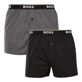 2PACK moške široke boksarice BOSS večbarvne (50545913 345) XXL.
Iščete spodnje perilo, ki združuje eleganco, maksimalno udobje in vrhunsko kakovost?
Naravni bombaž za maksimalno udobje
Kratke hlače so izdelane iz 100-odstotnega bombaža, ki je mehak, zračen in prijeten na otip.
Elegantna zasnova in udobno prileganje
Kratke hlače BOSS odlikuje klasičen ohlapnejši kroj, ki zagotavlja največjo svobodo gibanja in udobje.
Zakaj imate radi kratke hlače BOSS?

100-odstotni bombaž za veliko udobje: Naravni material, ki diha.
Ohlapno prileganje za največje udobje: Idealna je za vsakodnevno nošenje in sprostitev.
Elegantna zasnova: Klasična barvna shema za brezčasen videz.
Tkana guma BOSS: Eleganten element dodaja razkošen videz.

Spodnje perilo BOSS bo všeč vsem elegantnim moškim
Blagovna znamka BOSS je nastala iz znanega proizvajalca oblačil Hugo Boss kot linija izdelkov za moške, ki imajo radi kakovostne kose in brezčasen videz.
Kako skrbeti za kratke hlače?

Pralnica: Perite pri največ 30 °C, da ohranite mehkobo materiala.
Sušenje: Sušilnik lahko uporabite, vendar le na nižji temperaturi.
Likanje: Kratke hlače lahko likate na srednji temperaturi.

Nasvet: Iskanje najljubšega spodnjega perila je lahko dolga pot, zato želimo, da bi vaši najljubši kosi zdržali dolgo časa.
