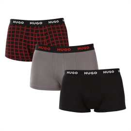 3PACK Boxers pour hommes BOSS multicolore (50532550 961) XL.
Offrez-vous le summum du confort et un style intemporel avec le caleçon BOSS pour homme.
Matériau de première qualité pour un confort maximal
Le boxer est fabriqué à partir d'un mélange de coton et d'élasthanne de haute qualité, qui offre une combinaison parfaite de douceur, de respirabilité et d'élasticité.
Un design élégant et une allure élégante
Le design classique avec un logo BOSS subtil sur le caoutchouc tissé confère à ce boxer un look moderne et sophistiqué.
Pourquoi vous aimerez les caleçons BOSS

Coton de première qualité: Doux, respirant et confortable pour le corps.
Taille élastiquée avec logo BOSS: Élégant et confortable.
Culotte plus longue: Idéal sous un costume et pour le sport.
Matériau souple: Il s'adapte parfaitement à votre corps.

Tous les hommes élégants aimeront les sous-vêtements BOSS
La marque BOSS, issue du célèbre fabricant de vêtements Hugo Boss, est une ligne de produits destinée aux hommes qui aiment les articles de qualité et les looks intemporels.
Comment entretenir votre boxer BOSS ?
Pour que votre nouveau boxer conserve sa forme et sa qualité le plus longtemps possible, nous vous recommandons de suivre les conseils suivants :

Blanchisserie : Laver à 40°C avec des couleurs similaires et un détergent doux.
Séchage : Vous pouvez les sécher au sèche-linge à basse température, mais nous recommandons le séchage à l'air libre pour une durée de vie plus longue.
Repassage : Si nécessaire, repasser à feu doux.

Conseil : Trouver le sous-vêtement qui vous convient parfaitement peut s'avérer difficile.