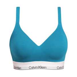 Ženski modrček Calvin Klein modre (QF8500-YTM) L.
Privoščite si popolno kombinacijo udobja, funkcionalnosti in brezčasnega dizajna s tem ženskim modrčkom Calvin Klein.
Prijeten material, ki se dobro nosi
Modrček je izdelan iz visokokakovostne mešanice bombaža, modala in elastana.
Sodoben kroj s poudarkom na podrobnostih
Športni kroj s prekrižanimi trakovi na hrbtu in brez zapenjanja ne ponuja le zanimivega oblikovnega elementa, temveč tudi odlično oporo in udobje pri nošenju.
Zakaj bi morali preizkusiti modrček Calvin Klein

Vrhunska mešanica materialov: Mehke na otip, raztegljive in zračne za celodnevno udobje.
Udoben športni kroj brez zapenjanja: Idealno za vsakodnevno nošenje in lažjo telesno aktivnost.
Elegantna zasnova z ikoničnim logotipom Calvin Klein: Minimalističen videz, ki nikoli ne gre iz mode.

Spodnje perilo Calvin Klein obožujejo ljudje po vsem svetu
Moško spodnje perilo Calvin Klein je ena od stalnic modne industrije.
Kako skrbeti za modrček
Če želite zagotoviti, da bo vaš modrček trajal kot nov, vam priporočamo, da upoštevate te smernice za vzdrževanje.

Pralnica: Modrček nežno operite pri 30 °C, najbolje v zaščitni vrečki za perilo.
Sušenje: Modrčka nikakor ne polagajte v sušilni stroj.
Likanje: Nedrčka niso zlikali.

Nasvet: Iskanje pravega spodnjega perila, ki se vam popolnoma prilega, je lahko izziv.