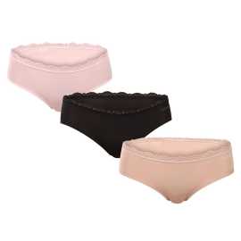 3PACK dámske nohavičky Calvin Klein viacfarebné (QD5302-3VQ) L.
Pohodlie, elegancia a ikonický štýl - to vám prinášajú dámske nohavičky Calvin Klein.
Mäkký a ľahký materiál pre maximálne pohodlie
Syntetické vlákno s vysokým podielom polyamidu zaručuje mäkkosť a ľahkosť a nohavičky sú priedušné a rýchloschnúce.
Jednoduchosť s elegantným nádychom
Jemné a klasické farby sa dokonale hodia ku každému štýlu, tkaná guma v páse s čipkovým lemom dodáva spodnej bielizni romantický nádych.
Prečo mať vo svojom outfite nohavičky Calvin Klein

Mäkký a ľahký materiál, ktorý vás nebude obmedzovať.
Pohodlný klasický strih a štýlová čipka pre elegantný vzhľad.
Prémiová kvalita od značky Calvin Klein, ktorá vás nesklame.

Spodnú bielizeň Calvin Klein milujú ľudia na celom svete
Výnimočná spodná bielizeň Calvin Klein patrí k stáliciam módneho priemyslu.
Ako sa starať o nohavičky Calvin Klein
Aby vaše obľúbené nohavičky zostali dlho v skvelom stave, odporúčame držať sa nasledujúcich tipov na údržbu.

Pranie: Per pri maximálnej teplote 30 °C, ideálne ručne alebo v ochrannom sáčku.
Sušenie: Nesuš v sušičke.
Žehlenie: Nežehliť – vďaka hladkému povrchu a jemnému materiálu nie je potrebné.

Tip: Vaša obľúbená spodná bielizeň si zaslúži šetrné zaobchádzanie.