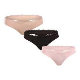 3PACK dámske tangá Calvin Klein viacfarebné (QD5300-3VQ) S.
Pohodlie, elegancia a ikonický štýl - to vám prinášajú tangá Calvin Klein.
Mäkký a ľahký materiál pre maximálne pohodlie
Syntetické vlákno s vysokým podielom polyamidu zaručuje mäkkosť a ľahkosť a tangá sú priedušné a rýchloschnúce.
Jednoduchý dizajn s elegantným nádychom
Jemné a klasické farby sa dokonale hodia ku každému štýlu, tkaná guma v páse s čipkovým lemom dodáva bielizni romantický nádych.
Prečo mať vo svojom outfite tangá Calvin Klein

Mäkký a ľahký materiál, ktorý vás nebude obmedzovať.
Pohodlný minimalistický strih a štýlová čipka pre elegantný vzhľad.
Prvotriedna kvalita od značky Calvin Klein, ktorá vás nesklame.

Spodnú bielizeň Calvin Klein milujú ľudia na celom svete
Výnimočná spodná bielizeň Calvin Klein patrí k stáliciam módneho priemyslu.
Ako sa starať o tangá Calvin Klein
Aby vaše obľúbené tangá vydržali dlho v skvelom stave, odporúčame držať sa nasledujúcich tipov na údržbu.

Perte: Per pri maximálnej teplote 30 °C, ideálne ručne alebo v ochrannom sáčku.
Sušenie: Nesuš v sušičke.
Žehlenie: Nežehliť – vďaka hladkému povrchu a jemnému materiálu nie je potrebné.

Tip: Vaša obľúbená spodná bielizeň si zaslúži šetrné zaobchádzanie.