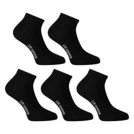 5PACK chaussettes Lee Cooper low noir (PO41031) S.
Offrez-vous la qualité et le style britanniques avec les chaussettes basses Lee Cooper.
Matériaux confortables pour une utilisation quotidienne
Les chaussettes Lee Cooper sont fabriquées à partir d'un mélange de matériaux de qualité qui garantissent confort et durabilité.
Le design minimaliste s'adapte à toutes les tenues
Les chaussettes Lee Cooper ont un design simple et élégant qui convient à toutes les activités.
Pourquoi choisir les chaussettes Lee Cooper ?

Confort et qualité : La matière en coton est douce pour la peau et assure un confort tout au long de la journée.
Design élégant : Le look lisse et minimaliste mettra en valeur n'importe quelle tenue.
Utilisation polyvalente : Idéal pour la vie de tous les jours et les activités sportives.

Les sous-vêtements Lee Cooper s'adaptent à toutes les situations
La marque britannique Lee Cooper est connue dans le monde entier et son portefeuille est très large.
Comment entretenir vos nouvelles chaussettes préférées
Pour que vos chaussettes Lee Cooper durent le plus longtemps possible, nous vous recommandons de suivre les conseils suivants :

Blanchisserie : Per à une température maximale de 30 °C.
Sèche-linge : Ne pas sécher au sèche-linge, ne pas utiliser d'eau de Javel et éviter le nettoyage à sec.
Repassage : Les chaussettes n'ont pas besoin d'être repassées.

Conseil : Devenez un expert de l'entretien de la lingerie les conseils de notre article et donnez à vos pièces préférées le soin qu'elles méritent.