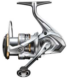 Shimano navijak sedona c2000 hg fj.
 Sedona je vybavená patentovanými technológiami Shimano, ako je cievka AR-C a Varispeed Oscillation System, ktoré spoločne zaisťujú hladké, efektívne pokladanie vlasca a presné nahadzovanie.
 Jednou z výnimočných vlastností prívlačového navijaka Shimano Sedona je jeho hladký a spoľahlivý brzdný systém.
 Elegantný strieborný dizajn navijaku je doplnený svetlo zlatými akcentmi, vďaka čomu je nielen nefunkčným nástrojom, ale aj štýlovým doplnkom pre vaše rybárske vybavenie.