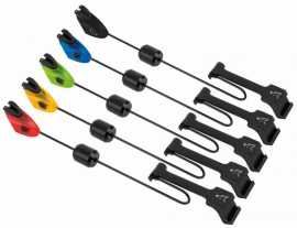 Fox swingre black mk3 swinger 4 rod set red orange green blue.
 - Osvedčené uchytenie pod hlásič 
 - Gumový tlmič na spodnej strane pre stlmenie nárazu 
 - Rozšírená plastová hlava pre väčšiu odolnosť a lepšiu viditeľnosť 
 - Na svetlo reagujúce akrylový plast použitý pri výrobe hlavy 
 - Drážka na umiestnenie izotopu 
 Táto sada obsahuje 4 swingre vo farbe červená, oranžová, zelená a modrá.