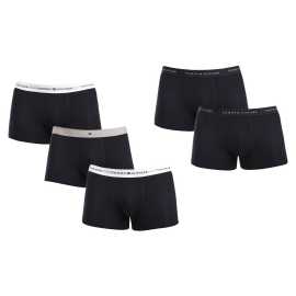 5PACK pánske boxerky Tommy Hilfiger čierné (UM0UM03061 0W2) XXL, trenky.
Doprajte si nadčasový štýl a špičkový komfort s pánskymi boxerkami od značky Tommy Hilfiger.
Prémiový materiál pre maximálne pohodlie
Boxerky Tommy Hilfiger sú vyrobené z jemnej, na dotyk veľmi príjemnej bavlny s prímesou elastanu, ktorý im dodáva pružnosť a dlhú životnosť.
Ikonyický štýl a precízny strih
Boxerky majú dlhšie nohavičky, ktoré sa nevyhrávajú a poskytujú dostatočné zakrytie a komfort.
Prečo by vám boxerky Tommy Hilfiger nemali chýbať

Prémiová bavlna s elastanom: Mäkká, priedušná a pohodlná na celodenné nosenie.
Dlhšie nohavičky a vyšívaný guma: Stabilita, štýl a žiadne rolovanie.
Elegantný a nadčasový dizajn: Skvelé na každodenné aj špeciálne príležitosti.

Spodná bielizeň Tommy Hilfiger je zárukou najvyššej kvality
Značka Tommy Hilfiger sa stala ikonou amerického obliekania pred takmer 40 rokmi a jej farebnosť v odtieňoch modrej, červenej a bielej je rozpoznateľná na prvý pohľad.
Ako sa starať o boxerky Tommy Hilfiger

Pranie: Per na 30 °C.
Sušenie: Boxerky možno sušiť v sušičke pri nízkej teplote.
Žehlenie: V prípade potreby je možné ich žehliť na nižšiu teplotu.

Tip: Nájdenie ideálneho kúsku spodnej bielizne môže byť niekedy náročné.