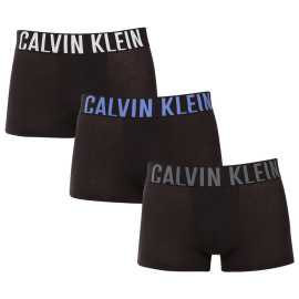 3PACK pánske boxerky Calvin Klein čierné (NB3608A-ZDM) XL, trenky.
Užívajte si maximálne pohodlie a luxus s pánskymi boxerkami Calvin Klein.
Kvalitný materiál pre celodenné pohodlie
Tieto boxerky sú vyrobené z prvotriednej zmesi bavlny a elastanu.
Elegantný dizajn a praktický strih
Tkaná guma s kontrastným logom Calvin Klein vytvárajú štýlový a nadčasový vzhľad.
Prečo si zamilujete boxerky Calvin Klein

Prvotriedny materiál: Kombinácia bavlny a elastanu zaručuje mäkkosť, priedušnosť a elasticitu pre maximálne pohodlie počas celého dňa.


Štýlový dizajn: Ikonické logo Calvin Klein s vyšívanou gumou dodáva boxerkám elegantný vzhľad vhodný na každú príležitosť.


Praktický strih: dlhšie nohavice a prispôsobivý strih poskytujú väčšie pohodlie a voľnosť pohybu, ideálne na bežné nosenie, do práce aj na voľný čas.

Spodnú bielizeň Calvin Klein milujú ľudia na celom svete
Pánska spodná bielizeň Calvin Klein patrí k stáliciam módneho priemyslu.
Ako sa starať o boxerky Calvin Klein
Aby si vaše nové boxerky zachovali svoj vzhľad a kvalitu čo najdlhšie, dodržiavajte tieto jednoduché pokyny:

Pranie: Perte ich pri maximálnej teplote 30 °C.


Sušenie: Sušenie v bubnovej sušičke sa neodporúča - najlepšou voľbou je sušenie na vzduchu.


Žehlenie: Boxerky nie je potrebné žehliť, čím ušetríte čas a námahu.

Tip: Hľadanie obľúbenej spodnej bielizne môže byť beh na dlhé trate, preto chceme, aby vám obľúbené kúsky dlho vydržali.