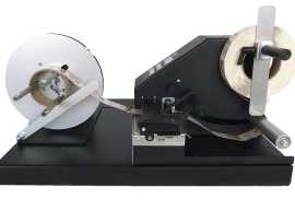 Labelmate LMC032, DISTRI-ST-RW, label counter.
Senzor etikiet - štandardný
Držiak na kotúči: 25 až 76 mm
Max.
Max.
Rýchlosť: 11 cm/sec.

Súčasťou: základová doska, prevíjač MC11