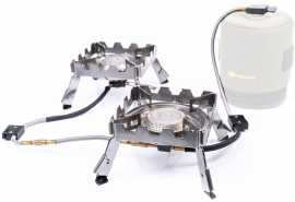 Ridgemonkey varič quad connect pro full kit.
 špecifikácia: 
 • Super stabilný design 
 • Opletenie hadíc aj konštrukcia z nerezovej ocele 
 • Výškovo nastaviteľné skladacie nôžky 
 • Dvojitý výkon 2700 W 
 • Rýchloupínacia prípojka 
 • Trubice predohrievača plynu 
 • Diaľkové piezo zapaľovanie 
 • Dodávaný vrátane tašky, držiaka rukoväte sendvičovača a stojana na plynovú fľašu 
 • Chránený registrovaný design 
 • Varič je vhodný na použitie so všetkými propán-butánovými fľašami so závitom EN417 ISO 
 • Rozmery v zloženom stave (jeden varič): 13 x 13 x 7cm 
 • Rozmery v plne rozloženom stave (jeden varič): 18 x 18 x 10,5 cm 
 • Hmotnosť (jeden varič): 550 g