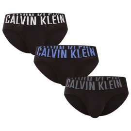 3PACK pánske slipy Calvin Klein čierné (NB3607A-ZDM) M.
Oblečte si luxusný komfort a ikonický štýl s pánskymi slipami Calvin Klein.
Prémiový materiál pre celodenné pohodlie
Slipy Calvin Klein sú vyrobené z kombinácie polyesteru a elastanu.
Štýl, ktorý sa prispôsobí vášmu rytmu
Klasické farby sú univerzálne a hodia sa ku každému outfitu.
Prečo si zamilujete slipy Calvin Klein

Ikona Calvin Klein: kombinácia jednoduchosti a štýlu značky.
Pohodlný materiál, ktorý si zachováva svoj tvar: Ideálny na každodenné nosenie a šport.
Tkaná guma: Perfektné prispôsobenie bez otlakov alebo skĺzavania.

Spodná bielizeň Calvin Klein vám dodá jedinečný štýl
Pánska spodná bielizeň Calvin Klein je základným kúskom módneho priemyslu.
Ako sa starať o slipy Calvin Klein
Aby ste si mohli svoje obľúbené spodné prádlo užívať čo najdlhšie, odporúčame dodržiavať tieto pokyny na údržbu.

Pranie: Odporúčame prať na 30 °C, ideálne naruby.
Sušenie: Slipy nesušte v sušičke – predĺžite tak ich životnosť a pružnosť.
Žehlenie: Nežehlite – syntetické materiály sa ľahko udržiavajú bez žehlenia.

Tip: Nájdenie správneho kusu spodnej bielizne, ktorý vám perfektne sedí, môže byť niekedy náročné.