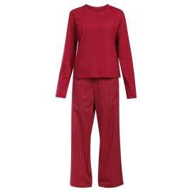 Dámske pyžamo Calvin Klein červené (QS7578 3FA) L.
Dvojdielne pyžamo, ktoré sa pýši luxusným vzhľadom a spracovaním, naviac je vyrobené z príjemnej bavlny v kombinácii s elastanom, čo viac si priať?
 
Pyžamo Calvin Klein ocení každá žena, ktorá má rada pohodlie, ako v lete, tak v zime.
Čo sa týka prania - perte pyžamo maximálne na 30°C - viac sa dozviete nižšie v klasických informáciách o produkte.