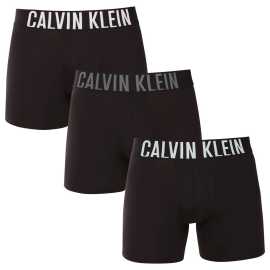 3PACK pánske boxerky Calvin Klein čierne (NB3609A- ZDO) S, trenky.
Užívajte si maximálne pohodlie a luxus s pánskymi boxerkami Calvin Klein.
Kvalitný materiál pre celodenné pohodlie
Tieto boxerky sú vyrobené z prvotriednej zmesi bavlny a elastanu.
Elegantný dizajn a praktický strih
Tkaná guma s kontrastným logom Calvin Klein vytvárajú štýlový a nadčasový vzhľad.
Prečo si zamilujete boxerky Calvin Klein

Prvotriedny materiál: Kombinácia bavlny a elastanu zaručuje mäkkosť, priedušnosť a elasticitu pre maximálne pohodlie počas celého dňa.


Štýlový dizajn: Ikonické logo Calvin Klein s vyšívanou gumou dodáva boxerkám elegantný vzhľad vhodný na každú príležitosť.


Praktický strih: dlhšie nohavice a prispôsobivý strih poskytujú väčšie pohodlie a voľnosť pohybu, ideálne na bežné nosenie, do práce aj na voľný čas.

Spodnú bielizeň Calvin Klein milujú ľudia na celom svete
Pánska spodná bielizeň Calvin Klein patrí k stáliciam módneho priemyslu.
Ako sa starať o boxerky Calvin Klein
Aby si vaše nové boxerky zachovali svoj vzhľad a kvalitu čo najdlhšie, dodržiavajte tieto jednoduché pokyny:

Pranie: Perte ich pri maximálnej teplote 30 °C.


Sušenie: Sušenie v bubnovej sušičke sa neodporúča - najlepšou voľbou je sušenie na vzduchu.


Žehlenie: Boxerky nie je potrebné žehliť, čím ušetríte čas a námahu.

Tip: Hľadanie obľúbenej spodnej bielizne môže byť beh na dlhé trate, preto chceme, aby vám obľúbené kúsky dlho vydržali.