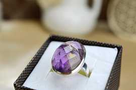 Strieborný Prsteň AMETRÍN #2 fazetovaný – Jednota, Duchovná ochrana, Harmónia Afirmácia: Som milovaná a harmonická bytosť, pod plnou ochranou Stvoriteľa. 

Ametrín je kombinácia ametystu a citrínu.