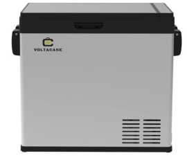 Voltacase chladnička 50l.
 S výkonným kompresorom a účinnou izoláciou udržuje chladnička Voltacase konštantnú teplotu, takže svoje veci môžete bezpečne uložiť.
 Robustná konštrukcia a rukoväte uľahčujú prenášanie chladiča.
 Vďaka extra úložným priehradkám a vodeodolnému prevedeniu je tento chladiaci box ideálny aj pre vonkajšie použitie.
 Špecifikácia: 
 
 kapacita: 50 litrov 
 napätie: DV 12V/24V 
 výkon: 45W 
 teplota chlazení: +10°C až -18 °C 
 rozmery: 65x39x54 cm 
 konketor: autozapaľovač, 220V 
 váha 17,2 kg