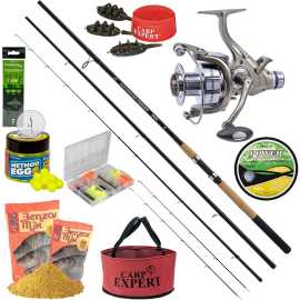 Carp expert prút set advancer method 3,6 m 50-100 g.
 Základ setu tvorí najnovší Advanced Feeder.
 Okrem výborného blanku disponuje kvalitnou korkovo-duplonovou rukoväťou, ktorá zaručuje isté náhody pri akýchkoľvek podmienkach.
 Séria je dostupná v 2 rozmeroch a 3-dielnych spracovaniach, čo zaručuje ľahký a pohodlný transport, či už v aute, na motorke alebo pri inej metóde prenosu na vodný breh.
 Má klasický skrutkový držiak navijaka dokonale pasujúci k navijaku Carp Expert Advancer Runner 6000, ktorý ho svojim dizajnom aj prevedením robí ideálnym.
 Vstavané 3+1 ložiská zabezpečujú navijaku hladký chod.
 Na zapnutie voľnobežnej brzdy potlačte dopredu rameno nachádzajúce sa v zadnej časti navijaka, potom nastavte silu brzdy pomocou otočného regulátora a voľnobežná brzda je pripravená na použitie.
 K navijaku patrí samozrejme kotúč šnúry Carp Power, navyše kvôli jeho využitiu aj pri Method metóde set obsahuje aj Carp Expert method krmítko s formičkou a balením háčikov s nástrahovými tŕňmi.
 Nielen začiatočník sa môže tešiť z dobre vybraného setu s drobnosťami.
 Set Carp Expert Rapid All-in Feeder sa skladá z nasledujúcich produktov: - 2 druhy gumovej kukurice + 1 druh gumových peliet - Silné kaprárske obratlíky a karabínky - Viac rozmerov praktických gumových prevlekov a trubičiek proti zamotaniu - Gumové perly - Feeder karabínky na jemnú montáž - Nástrahové tŕne - Vrták na nástrahy a ihla na navliekanie 
 Dokonca, keby bolo treba len nahodiť, súčasťou setu Advancer Feeder je kilo Benzar Mix kŕmnej zmesi, jedno Method Egg a jedno praktické miešadlo kŕmnej zmesi.
 Celý obsah setu: - Carp Expert Advancer Feeder 50-100 g v 3,6 alebo 3,9 metrovej dĺžke - Navijak Carp Expert Advancer Runner 6000 - Kotúč šnúry Power Feeder - Set košíka Carp Expert Method s plničkou - Set drobností Carp Expert Rapid All-In Feeder so škatuľkou - Method náväzec s nástrahovým tŕňom - 1 ks Benzar Method Egg - 1 balenie kŕmnej zmesi - Miešadlo na krmivo
