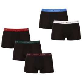 5PACK pánske boxerky Tommy Hilfiger čierné (UM0UM03061 0TO) M, trenky.
Doprajte si nadčasový štýl a špičkový komfort s pánskymi boxerkami od značky Tommy Hilfiger.
Prémiový materiál pre maximálne pohodlie
Boxerky Tommy Hilfiger sú vyrobené z jemnej, na dotyk veľmi príjemnej bavlny s prímesou elastanu, ktorý im dodáva pružnosť a dlhú životnosť.
Ikonyický štýl a precízny strih
Boxerky majú dlhšie nohavičky, ktoré sa nevyhrávajú a poskytujú dostatočné zakrytie a komfort.
Prečo by vám boxerky Tommy Hilfiger nemali chýbať

Prémiová bavlna s elastanom: Mäkká, priedušná a pohodlná na celodenné nosenie.
Dlhšie nohavičky a vyšívaný guma: Stabilita, štýl a žiadne rolovanie.
Elegantný a nadčasový dizajn: Skvelé na každodenné aj špeciálne príležitosti.

Spodná bielizeň Tommy Hilfiger je zárukou najvyššej kvality
Značka Tommy Hilfiger sa stala ikonou amerického obliekania pred takmer 40 rokmi a jej farebnosť v odtieňoch modrej, červenej a bielej je rozpoznateľná na prvý pohľad.
Ako sa starať o boxerky Tommy Hilfiger

Pranie: Per na 30 °C.
Sušenie: Boxerky možno sušiť v sušičke pri nízkej teplote.
Žehlenie: V prípade potreby je možné ich žehliť na nižšiu teplotu.

Tip: Nájdenie ideálneho kúsku spodnej bielizne môže byť niekedy náročné.