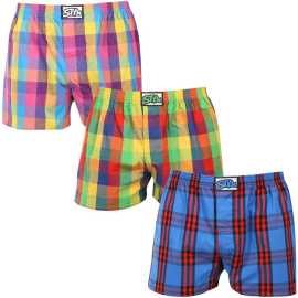 3PACK pánske trenky Styx klasická guma viacfarebné (3A010205) XL, trenírky.
Doprajte si štýl a pohodlie s pánskymi šortkami Styx v pestrých farbách a originálnom dizajne.
Mäkký materiál pre celodenné pohodlie
Šortky Styx sú vyrobené zo 100 % bavlny, ktorá ponúka mäkkosť a priedušnosť aj pri celodennom nosení.
Originálny dizajn a pohodlné nosenie
Šortky Styx vnesú do vášho šatníka hravosť a jedinečný štýl vďaka odvážnym farbám a originálnym potlačiam.
Prečo si zaobstarať šortky Styx?

Vyrobené v Českej republike s dôrazom na kvalitu a precíznosť.


Materiál zo 100 % bavlny pre mäkkosť a pohodlie.


Originálne a zábavné vzory, ktoré vás odlíšia.

Kvalita z Českej republiky, to je spodná bielizeň Styx
Spodná bielizeň Styx sa kompletne vyrába v Českej republike.
Ako sa starať o šortky Styx
Ak chcete zachovať kvalitu a pohodlie svojich šortiek, postupujte podľa týchto pokynov:

Pranie: Perte pri maximálnej teplote 30 °C, aby ste zachovali intenzívne farby a mäkkosť bavlny.


Sušenie: Neodporúčame sušenie v bubnovej sušičke, radšej ich nechajte voľne uschnúť na vzduchu.


Žehlenie: Šortky môžete žehliť pri nízkej teplote, aby mali hladký vzhľad.

Tip: Staňte sa expertom na údržbu spodnej bielizne vďaka tipom v našom článku a doprajte svojim obľúbeným kúskom starostlivosť, akú si zaslúžia.