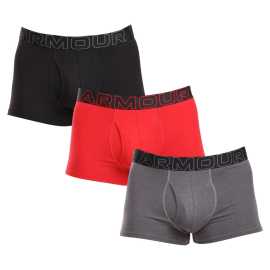3PACK pánske boxerky Under Armour viacfarebné (1383891 025) S, trenky.
Keď ide o spodnú bielizeň pre aktívny životný štýl, nemal by si robiť kompromisy.
Príjemný materiál pre aktívny životný štýl
Boxerky sú vyrobené z kvalitnej zmesi bavlny, polyesteru a spandexu.
Funkčný dizajn pre štýlových mužov
Jednoduchý, ale výrazný vzhľad s dominantným vytkaným pásom s logom v kontrastnej farbe dodáva boxerkám športový a moderný charakter.
Prečo by si mal vyskúšať boxerky Under Armour

Vyvážená zmes materiálov: Priedušný, rýchloschnúci a elastický materiál s príjemným pocitom na tele.
Dlhšie nohavice a športový strih: Maximálny komfort bez trenia a s plnou voľnosťou pohybu.
Výrazný dizajn s logom Under Armour: Štýl, ktorý vás bude baviť každý deň.

Spodná bielizeň Under Armour vás podporí pri akejkoľvek aktivite
Spodná bielizeň Under Armour je navrhnutá tak, aby ti umožnila podávať životné výkony – a nezáleží na tom, či sa chystáš na horolezeckú výpravu alebo na náročnú pracovnú schôdzku.
Ako sa starať o boxerky Under Armour
Aby ti obľúbené boxerky vydržali dlho v perfektnom stave, odporúčame dodržiavať nasledujúce pokyny.

Pranie: Per boxerky na 30 ° C, ideálne naruby.
Sušenie: Neodporúčame sušiť v sušičke – vysoké teploty by mohli poškodiť elastické vlákna a skrátiť životnosť produktu.
Žehlenie: Nežehli – boxerky to nepotrebujú, a žehlením by si mohol poškodiť štruktúru materiálu.

Tip: Tvoje obľúbené spodné prádlo si zaslúži jemné zaobchádzanie.