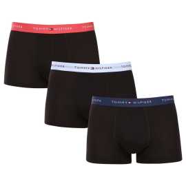 3PACK pánske boxerky Tommy Hilfiger čierne (UM0UM02763 0T8) L, trenky.
Doprajte si nadčasový štýl a špičkový komfort s pánskymi boxerkami od značky Tommy Hilfiger.
Prémiový materiál pre maximálne pohodlie
Boxerky Tommy Hilfiger sú vyrobené z jemnej, na dotyk veľmi príjemnej bavlny s prímesou elastanu, ktorý im dodáva pružnosť a dlhú životnosť.
Ikonyický štýl a precízny strih
Boxerky majú dlhšie nohavičky, ktoré sa nevyhrávajú a poskytujú dostatočné zakrytie a komfort.
Prečo by vám boxerky Tommy Hilfiger nemali chýbať

Prémiová bavlna s elastanom: Mäkká, priedušná a pohodlná na celodenné nosenie.
Dlhšie nohavičky a vyšívaný guma: Stabilita, štýl a žiadne rolovanie.
Elegantný a nadčasový dizajn: Skvelé na každodenné aj špeciálne príležitosti.

Spodná bielizeň Tommy Hilfiger je zárukou najvyššej kvality
Značka Tommy Hilfiger sa stala ikonou amerického obliekania pred takmer 40 rokmi a jej farebnosť v odtieňoch modrej, červenej a bielej je rozpoznateľná na prvý pohľad.
Ako sa starať o boxerky Tommy Hilfiger

Pranie: Per na 30 °C.
Sušenie: Boxerky možno sušiť v sušičke pri nízkej teplote.
Žehlenie: V prípade potreby je možné ich žehliť na nižšiu teplotu.

Tip: Nájdenie ideálneho kúsku spodnej bielizne môže byť niekedy náročné.