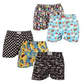 5PACK moške široke boksarice Styx art klasična guma večbarvne (5A1180206) XL.
Privoščite si slog in udobje z moškimi kratkimi hlačami Styx v živahnih barvah in izvirnih vzorcih.
Mehak material za celodnevno udobje
Kratke hlače Styx so izdelane iz 100-odstotnega bombaža, ki zagotavlja mehkobo in zračnost tudi med celodnevnim nošenjem.
Izvirna zasnova in udobno prileganje
Kratke hlače Styx bodo zaradi drznih barv in izvirnih potiskov v vašo garderobo vnesle igrivost in edinstven slog.
Zakaj kupiti kratke hlače Styx?

Izdelano na Češkem s poudarkom na kakovosti in natančnosti.


100-odstotni bombažni material za mehkobo in udobje.


Izvirni in zabavni modeli, ki vas bodo razlikovali od drugih.

Kakovost iz Češke, to je spodnje perilo Styx
Spodnje perilo Styx je v celoti izdelano na Češkem.
Kako skrbeti za kratke hlače Styx
Da bi ohranili kakovost in udobje svojih kratkih hlač, upoštevajte naslednje smernice:

Pralnica: Perite pri najvišji temperaturi 30 °C, da barve ostanejo intenzivne, bombaž pa mehak.


Sušenje: Ne priporočamo, da jih sušite v sušilnem stroju, temveč jih pustite, da se prosto sušijo na zraku.


Likanje: Za gladek videz lahko hlače zlikate na nizki temperaturi.

Nasvet: Z nasveti v našem članku postanite strokovnjak za vzdrževanje spodnjega perila in svojim najljubšim kosom zagotovite nego, ki si jo zaslužijo.