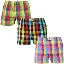 3PACK pánske trenky Styx klasická guma viacfarebné (3A010406) M, trenírky.
Doprajte si štýl a pohodlie s pánskymi šortkami Styx v pestrých farbách a originálnom dizajne.
Mäkký materiál pre celodenné pohodlie
Šortky Styx sú vyrobené zo 100 % bavlny, ktorá ponúka mäkkosť a priedušnosť aj pri celodennom nosení.
Originálny dizajn a pohodlné nosenie
Šortky Styx vnesú do vášho šatníka hravosť a jedinečný štýl vďaka odvážnym farbám a originálnym potlačiam.
Prečo si zaobstarať šortky Styx?

Vyrobené v Českej republike s dôrazom na kvalitu a precíznosť.


Materiál zo 100 % bavlny pre mäkkosť a pohodlie.


Originálne a zábavné vzory, ktoré vás odlíšia.

Kvalita z Českej republiky, to je spodná bielizeň Styx
Spodná bielizeň Styx sa kompletne vyrába v Českej republike.
Ako sa starať o šortky Styx
Ak chcete zachovať kvalitu a pohodlie svojich šortiek, postupujte podľa týchto pokynov:

Pranie: Perte pri maximálnej teplote 30 °C, aby ste zachovali intenzívne farby a mäkkosť bavlny.


Sušenie: Neodporúčame sušenie v bubnovej sušičke, radšej ich nechajte voľne uschnúť na vzduchu.


Žehlenie: Šortky môžete žehliť pri nízkej teplote, aby mali hladký vzhľad.

Tip: Staňte sa expertom na údržbu spodnej bielizne vďaka tipom v našom článku a doprajte svojim obľúbeným kúskom starostlivosť, akú si zaslúžia.