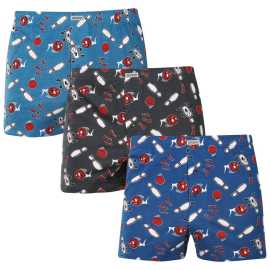 3PACK Herren Boxershorts Andrie mehrfarbig (PS 5932) XXL.
Ergänzen Sie Ihre Garderobe um ein bequemes und stilvolles Stück.
Hochwertiges Material für ganztägigen Komfort
Die Andrie-Shorts sind aus 100 % Baumwolle gefertigt, die weich und atmungsaktiv ist.
Elegantes Design und bequeme Passform
Die Shorts haben subtile Muster in verschiedenen Farben, die Ihrer Garderobe einen modernen und originellen Look verleihen.
Warum eine Andrie-Shorts?

Das Material aus 100% Baumwolle sorgt für Weichheit und Komfort.


Klassische , lockere Passform für maximalen Komfort.


Dezentes Design, das für jede Gelegenheit geeignet ist.

Andrie bietet tschechische Unterwäsche für Männer, die wissen, was sie wollen
Die Herren-Shorts Andrie zeichnen sich durch ihre angenehmen Materialien und die Qualität der Verarbeitung aus.
Pflege von Andrie's Shorts
Befolgen Sie diese einfachen Schritte, um die Qualität und den Komfort Ihrer Shorts zu erhalten:

Wäscherei: Waschen Sie es bei maximal 40 °C mit Feinwaschmitteln, damit das Material weich und die Muster intensiv bleiben.


Trocknen: Trocknen Sie die Shorts nicht im Trockner, wir empfehlen, sie an der Luft trocknen zu lassen.


Bügeln: Für ein glattes Aussehen können Sie die Shorts bei niedriger Temperatur bügeln.

Tip: Werden Sie mit den Tipps in unserem Artikel zum Experten für die Pflege von Dessous und geben Sie Ihren Lieblingsstücken die Pflege, die sie verdienen.