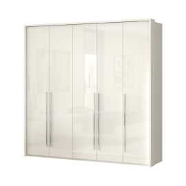 Päťdverová skriňa tiana-béžová - p5/pn základná.

 

Všetky viditeľné strany skrine sú potiahnuté vysoko lesklým UV lakom, ktorý je štyrikrát odolnejší voči fyzickému poškodeniu v porovnaní so štandardným lakom, v tomto prípade odtieňom v teplej béžovej farbe.

 

Varianty päťdverových skríň bez zásuviek:


	P5/PN - Skriňa v základnom prevedení - 227x224x56cm (š, v, h), hmotnosť 204kg
	P5A/PN - Skriňa obohatená o ozdobný rám – 232x226x60cm (š, v, h), hmotnosť 224,6kg
	P5B/PN - Skriňa obohatená o ozdobný rám s osvetlením - 232x226x60cm (š, v, h), hmotnosť 224,92kg


Skriňa sa skladá z dvoch rovnakých dvojdverových častí a jednej jednodverovej časti.

 

Varianty päťdverových skríň s jednou zásuvkovou časťou:


	P52/PN - Skriňa v základnom prevedení - 227x224x56cm (š, v, h), hmotnosť 210,71kg
	P52A/PN - Skriňa obohatená o ozdobný rám – 232x226x60cm (š, v, h), hmotnosť 231,31kg
	P52B/PN - Skriňa obohatená o ozdobný rám s osvetlením - 232x226x60cm (š, v, h), hmotnosť 231,63kg


Jednodverová časť obsahuje tri police a jednu šatníkovú tyč.

 

Varianty päťdverových skríň s dvoma zásuvkovými časťami:


	P54/PN - Skriňa v základnom prevedení - 227x224x56cm (š, v, h), hmotnosť 210,71kg
	P54A/PN - Skriňa obohatená o ozdobný rám – 232x226x60cm (š, v, h), hmotnosť 231,31kg
	P54B/PN - Skriňa obohatená o ozdobný rám s osvetlením - 232x226x60cm (š, v, h), hmotnosť 231,63kg


Dvojdverové časti skrine so zásuvkami obsahujú okrem praktických zásuviek aj jednu širokú policu a jednu širokú šatníkovú tyč.

 

Pomocou doplnkového vybavenia, ktoré nájdete v súvisiacom tovare nižšie, si môžete každú zo skríň ešte viac prispôsobiť svojim potrebám.

Všetky produkty z kolekcie Tiana nájdete nižšie v súvisiacom tovare.