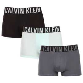 3PACK pánske boxerky Calvin Klein viacfarebné (NB3608A-ZDB) L, trenky.
Užívajte si maximálne pohodlie a luxus s pánskymi boxerkami Calvin Klein.
Kvalitný materiál pre celodenné pohodlie
Tieto boxerky sú vyrobené z prvotriednej zmesi bavlny a elastanu.
Elegantný dizajn a praktický strih
Tkaná guma s kontrastným logom Calvin Klein vytvárajú štýlový a nadčasový vzhľad.
Prečo si zamilujete boxerky Calvin Klein

Prvotriedny materiál: Kombinácia bavlny a elastanu zaručuje mäkkosť, priedušnosť a elasticitu pre maximálne pohodlie počas celého dňa.


Štýlový dizajn: Ikonické logo Calvin Klein s vyšívanou gumou dodáva boxerkám elegantný vzhľad vhodný na každú príležitosť.


Praktický strih: dlhšie nohavice a prispôsobivý strih poskytujú väčšie pohodlie a voľnosť pohybu, ideálne na bežné nosenie, do práce aj na voľný čas.

Spodnú bielizeň Calvin Klein milujú ľudia na celom svete
Pánska spodná bielizeň Calvin Klein patrí k stáliciam módneho priemyslu.
Ako sa starať o boxerky Calvin Klein
Aby si vaše nové boxerky zachovali svoj vzhľad a kvalitu čo najdlhšie, dodržiavajte tieto jednoduché pokyny:

Pranie: Perte ich pri maximálnej teplote 30 °C.


Sušenie: Sušenie v bubnovej sušičke sa neodporúča - najlepšou voľbou je sušenie na vzduchu.


Žehlenie: Boxerky nie je potrebné žehliť, čím ušetríte čas a námahu.

Tip: Hľadanie obľúbenej spodnej bielizne môže byť beh na dlhé trate, preto chceme, aby vám obľúbené kúsky dlho vydržali.