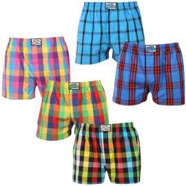 5PACK pánske trenky Styx klasická guma nadrozmer viacfarebné (5E0112456) 5XL, trenírky.
Doprajte si štýl a pohodlie s pánskymi šortkami Styx v pestrých farbách a originálnom dizajne.
Mäkký materiál pre celodenné pohodlie
Šortky Styx sú vyrobené zo 100 % bavlny, ktorá ponúka mäkkosť a priedušnosť aj pri celodennom nosení.
Originálny dizajn a pohodlné nosenie
Šortky Styx vnesú do vášho šatníka hravosť a jedinečný štýl vďaka odvážnym farbám a originálnym potlačiam.
Prečo si zaobstarať šortky Styx?

Vyrobené v Českej republike s dôrazom na kvalitu a precíznosť.


Materiál zo 100 % bavlny pre mäkkosť a pohodlie.


Originálne a zábavné vzory, ktoré vás odlíšia.

Kvalita z Českej republiky, to je spodná bielizeň Styx
Spodná bielizeň Styx sa kompletne vyrába v Českej republike.
Ako sa starať o šortky Styx
Ak chcete zachovať kvalitu a pohodlie svojich šortiek, postupujte podľa týchto pokynov:

Pranie: Perte pri maximálnej teplote 30 °C, aby ste zachovali intenzívne farby a mäkkosť bavlny.


Sušenie: Neodporúčame sušenie v bubnovej sušičke, radšej ich nechajte voľne uschnúť na vzduchu.


Žehlenie: Šortky môžete žehliť pri nízkej teplote, aby mali hladký vzhľad.

Tip: Staňte sa expertom na údržbu spodnej bielizne vďaka tipom v našom článku a doprajte svojim obľúbeným kúskom starostlivosť, akú si zaslúžia.