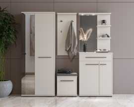 Predsieňová zostava ii baptiste - béžová.

 

Predsieňová komoda je skvelou voľbou do všetkých predsiení.

 

Malý botník ponúkne dostatok úložného priestoru na Vašu všetku obuv.

 

Premýšľate, ako vybaviť predsieň, aby bola plne funkčná, praktická, ale zároveň išla s dobou a Vy sa tak mohli chváliť nadčasovým interiérom?

 

Vešiakový panel je čím ďalej obľúbenejším prvkom domácností.

 

Nástenné zrkadlo môžete podľa ľubovôle zavesiť na akékoľvek miesto v predsieni.

 

Predsieňová zostava II sa skladá z týchto prvkov:


	Botníková komoda I Baptiste - 76x101x36cm (š, v, h)
	Malý botník s polstrovaním Baptiste - 46x53x36cm (š, v, h)
	Predsieňová skriňa so zrkadlom Baptiste - 76x194x36cm (š, v, h)
	Úzky vešiakový panel Baptiste - 46x100x17cm (š, v, h)
	Predsieňové zrkadlo s poličkami a LED osvetlením Baptiste - 76x89x17cm (š, v, h)


 

Všetky produkty z kolekcie Baptiste nájdete nižšie v súvisiacich produktoch.