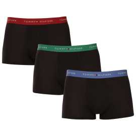 3PACK pánske boxerky Tommy Hilfiger čierne (UM0UM02763 0U4) XXL, trenky.
Doprajte si nadčasový štýl a špičkový komfort s pánskymi boxerkami od značky Tommy Hilfiger.
Prémiový materiál pre maximálne pohodlie
Boxerky Tommy Hilfiger sú vyrobené z jemnej, na dotyk veľmi príjemnej bavlny s prímesou elastanu, ktorý im dodáva pružnosť a dlhú životnosť.
Ikonyický štýl a precízny strih
Boxerky majú dlhšie nohavičky, ktoré sa nevyhrávajú a poskytujú dostatočné zakrytie a komfort.
Prečo by vám boxerky Tommy Hilfiger nemali chýbať

Prémiová bavlna s elastanom: Mäkká, priedušná a pohodlná na celodenné nosenie.
Dlhšie nohavičky a vyšívaný guma: Stabilita, štýl a žiadne rolovanie.
Elegantný a nadčasový dizajn: Skvelé na každodenné aj špeciálne príležitosti.

Spodná bielizeň Tommy Hilfiger je zárukou najvyššej kvality
Značka Tommy Hilfiger sa stala ikonou amerického obliekania pred takmer 40 rokmi a jej farebnosť v odtieňoch modrej, červenej a bielej je rozpoznateľná na prvý pohľad.
Ako sa starať o boxerky Tommy Hilfiger

Pranie: Per na 30 °C.
Sušenie: Boxerky možno sušiť v sušičke pri nízkej teplote.
Žehlenie: V prípade potreby je možné ich žehliť na nižšiu teplotu.

Tip: Nájdenie ideálneho kúsku spodnej bielizne môže byť niekedy náročné.