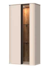 Závesná vitrína s osvetlením renfri - béžová, tabakový dub.

 


	Béžová farba doplnená o elegantný dekor tabakového duba v kašmírovom matnom laku. Prirodzene ladí s akýmkoľvek interiérom, od moderného po klasický
	Všetky pohľadové strany sú natreté UV matným lakom, čo zaisťuje luxusný mäkký povrch, ktorý pôsobí prémiovo a zároveň je odolný voči poškodeniu.
	Horný a spodný diel vitríny sú vyrobené z dvojito vylepšeného MFC materiálu lakovaného v matnom kašmírovom dekóre. Boky a čelo sú taktiež z MFC, dokonale zladené s kašmírovým matným lakom.
	Police z parsolovo hnedého skla sú nielen odolné (hrúbka 6 mm), ale aj elegantné a dokonale ladia so zvyškom vitríny.
	Pánty s mäkkým zatváraním zaistia, že otváranie a zatváranie dverí je tiché a plynulé – žiadne búchanie, žiadna nepríjemná hlučnosť.
	Hliníkový profil pozdĺž prednej časti funguje ako praktické madlo s unikátnym dekoratívnym nádychom Midnight Copper.
	Vďaka starostlivo vybraným materiálom a precíznemu spracovaniu vám táto vitrína bude slúžiť dlhé roky bez toho, aby stratila svoj pôvab.
	Integrované LED osvetlenie (3,6 W) dodáva vitríne jemné, ambientné svetlo, ktoré večer vytvorí v miestnosti príjemnú atmosféru.


 

Rozmery vitríny Renfri sú 58x117x30cm (š, v, h).

 

Všetok nábytok patriaci do kolekcie Renfri nájdete nižšie v súvisiacich produktoch.