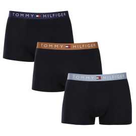 3PACK pánske boxerky Tommy Hilfiger čierné (UM0UM03181 0VM) XL, trenky.
Doprajte si nadčasový štýl a špičkový komfort s pánskymi boxerkami od značky Tommy Hilfiger.
Prémiový materiál pre maximálne pohodlie
Boxerky Tommy Hilfiger sú vyrobené z jemnej, na dotyk veľmi príjemnej bavlny s prímesou elastanu, ktorý im dodáva pružnosť a dlhú životnosť.
Ikonyický štýl a precízny strih
Boxerky majú dlhšie nohavičky, ktoré sa nevyhrávajú a poskytujú dostatočné zakrytie a komfort.
Prečo by vám boxerky Tommy Hilfiger nemali chýbať

Prémiová bavlna s elastanom: Mäkká, priedušná a pohodlná na celodenné nosenie.
Dlhšie nohavičky a vyšívaný guma: Stabilita, štýl a žiadne rolovanie.
Elegantný a nadčasový dizajn: Skvelé na každodenné aj špeciálne príležitosti.

Spodná bielizeň Tommy Hilfiger je zárukou najvyššej kvality
Značka Tommy Hilfiger sa stala ikonou amerického obliekania pred takmer 40 rokmi a jej farebnosť v odtieňoch modrej, červenej a bielej je rozpoznateľná na prvý pohľad.
Ako sa starať o boxerky Tommy Hilfiger

Pranie: Per na 30 °C.
Sušenie: Boxerky možno sušiť v sušičke pri nízkej teplote.
Žehlenie: V prípade potreby je možné ich žehliť na nižšiu teplotu.

Tip: Nájdenie ideálneho kúsku spodnej bielizne môže byť niekedy náročné.