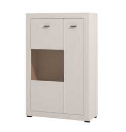 Nízká vitrína s osvetlením vereena - kašmír.

Úžitkový priestor vitríny je rozdelený na dve hlavné časti. Jedna je uzavretá a poskytuje dostatok miesta na uloženie vecí, ktoré chcete mať skryté pred zrakmi, zatiaľ čo druhá časť je čiastočne presklená, čo umožňuje elegantné vystavenie dekoratívnych predmetov alebo zbierok.

Čo sa týka materiálov, vitrína je vyrobená z kvalitnej drevotriesky s hrúbkou 16 mm, ktorá zaisťuje jej pevnosť a stabilitu.

Jedným z najvýraznejších prvkov vitríny je LED osvetlenie, ktoré dodáva celému kusu nábytku ďalší rozmer.

 

 

Rozmery nízkej vitríny Vereena sú 83,5x130x35cm (š, v, h).

 

 

Všetky produkty z kolekcie Vereena nájdete nižšie v súvisiacom tovare.