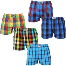 5PACK pánske trenky Styx klasická guma nadrozmer viacfarebné (5E0112356) 5XL, trenírky.
Doprajte si štýl a pohodlie s pánskymi šortkami Styx v pestrých farbách a originálnom dizajne.
Mäkký materiál pre celodenné pohodlie
Šortky Styx sú vyrobené zo 100 % bavlny, ktorá ponúka mäkkosť a priedušnosť aj pri celodennom nosení.
Originálny dizajn a pohodlné nosenie
Šortky Styx vnesú do vášho šatníka hravosť a jedinečný štýl vďaka odvážnym farbám a originálnym potlačiam.
Prečo si zaobstarať šortky Styx?

Vyrobené v Českej republike s dôrazom na kvalitu a precíznosť.


Materiál zo 100 % bavlny pre mäkkosť a pohodlie.


Originálne a zábavné vzory, ktoré vás odlíšia.

Kvalita z Českej republiky, to je spodná bielizeň Styx
Spodná bielizeň Styx sa kompletne vyrába v Českej republike.
Ako sa starať o šortky Styx
Ak chcete zachovať kvalitu a pohodlie svojich šortiek, postupujte podľa týchto pokynov:

Pranie: Perte pri maximálnej teplote 30 °C, aby ste zachovali intenzívne farby a mäkkosť bavlny.


Sušenie: Neodporúčame sušenie v bubnovej sušičke, radšej ich nechajte voľne uschnúť na vzduchu.


Žehlenie: Šortky môžete žehliť pri nízkej teplote, aby mali hladký vzhľad.

Tip: Staňte sa expertom na údržbu spodnej bielizne vďaka tipom v našom článku a doprajte svojim obľúbeným kúskom starostlivosť, akú si zaslúžia.