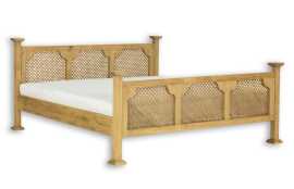 Posteľ z masívu 160x200 sedliacka acc 08 - k15 hnedá borovica.

 

Aj tento sedliacky nábytok je ručne vyrábaný a pri jeho výrobe je kladený veľký dôraz na detaily spracovania.

 

Z dôvodu výroby sedliackeho nábytku na zákazku, sme nútení požadovať od zákazníka zálohu podľa hodnoty nábytku.